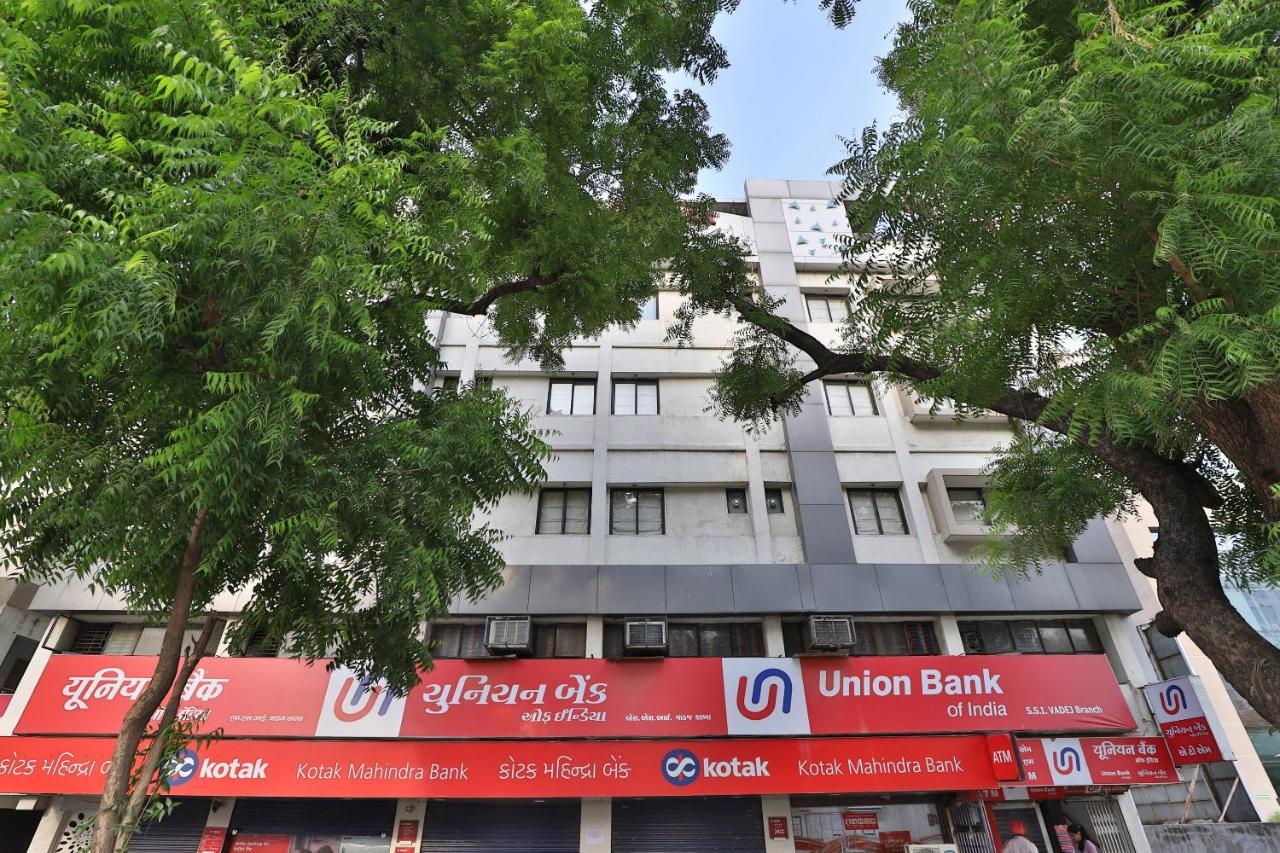 Oyo Hotel Grand City Tezpur Экстерьер фото